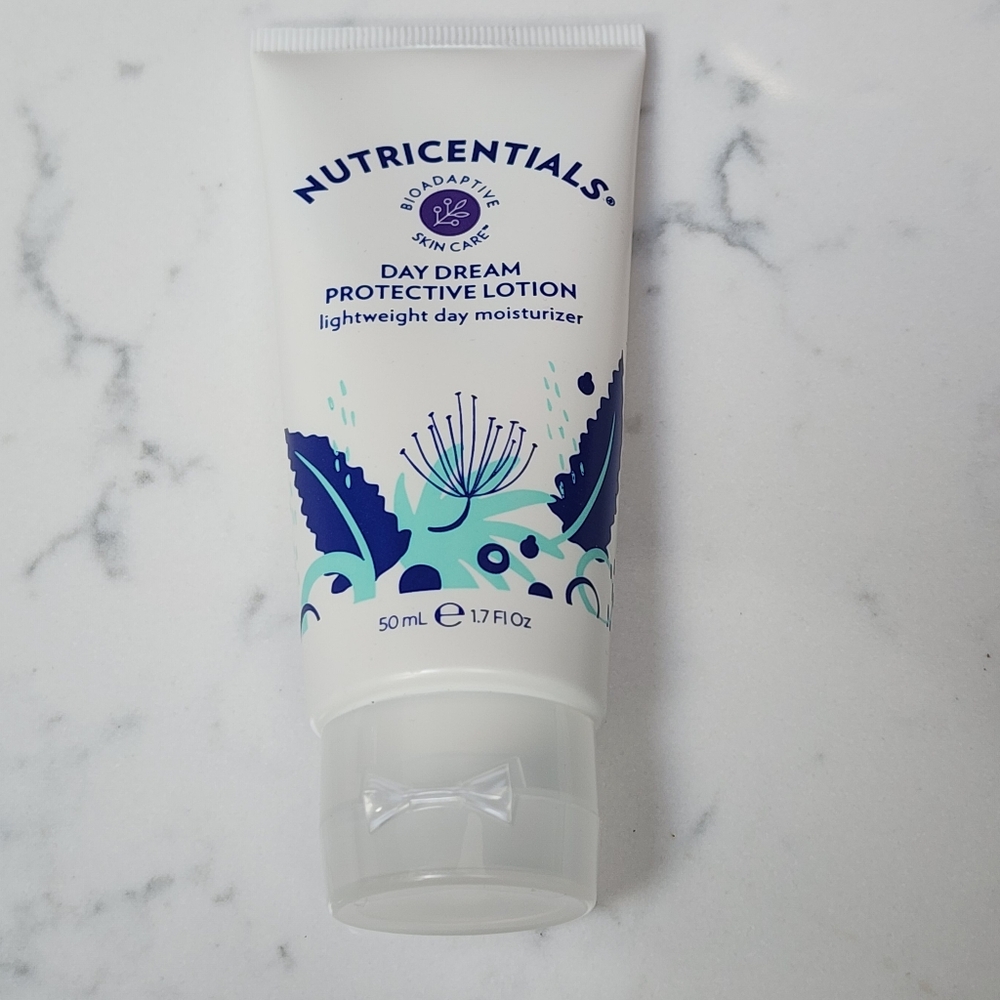 NuSkin Nutricentials Bioadaptive Skin Care™ Day Dream Protective Lotion.